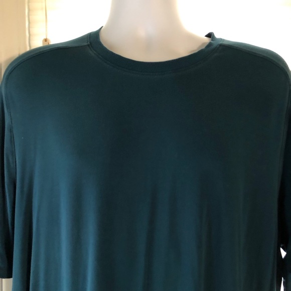 Under Armour Athletic Shirt - Picture 2 of 4